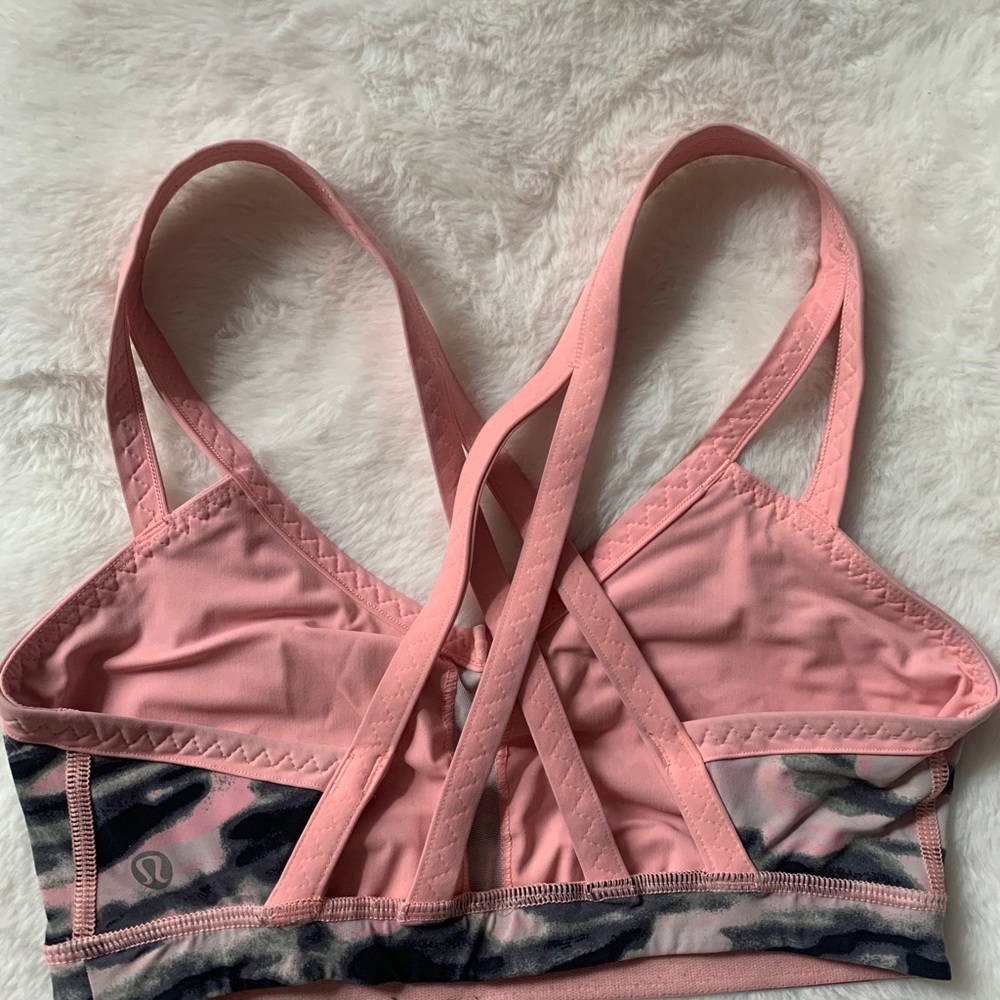 Lululemon sports bra